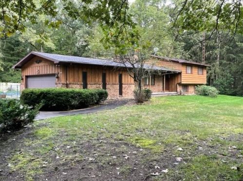 299 Brooks Rd, Meskegon, MI 49442-2701