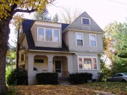 32 Endicott St, Newton, MA 02461-1012