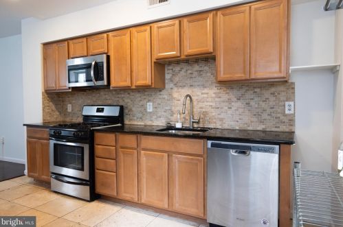 1321 18 St, Philadelphia PA 19146-4701 exterior