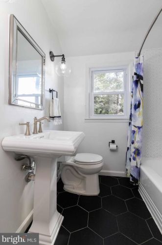 9607 Hastings Dr, Silver Spring MD 20901-3198 exterior