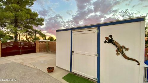 9401 Deer Trl Cir, Tucson AZ 85710-8034 exterior