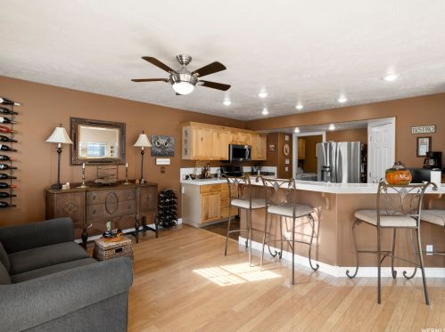 9450 Meckailee Cv, Sandy UT 84070 exterior