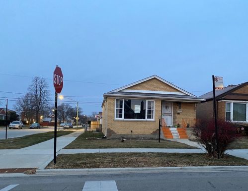7954 Richmond St, Chicago, IL 60652-1612