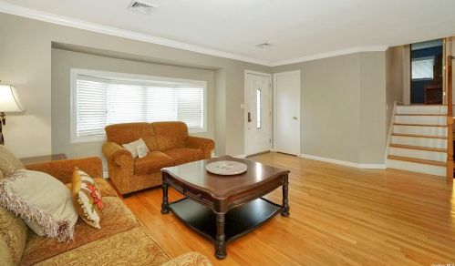 34 Cottonwood Dr, Commack NY 11725-2421 exterior