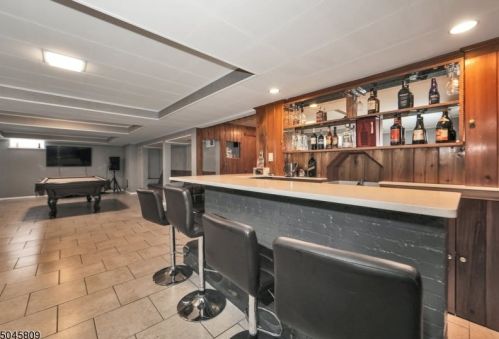 18 Roosevelt Ave, Hasbrouck Heights NJ 07604-1011 exterior