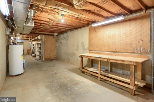 2005 Chapel Frg Dr, Lancaster PA 17601-1654 exterior