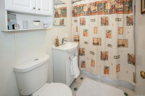 108 Rdg Rd, Valley Cottage NY 10989-2465 exterior