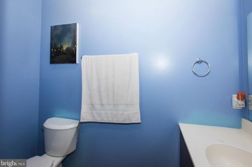 211 Cherrywood Ct, Pottstown PA 19464-9230 exterior