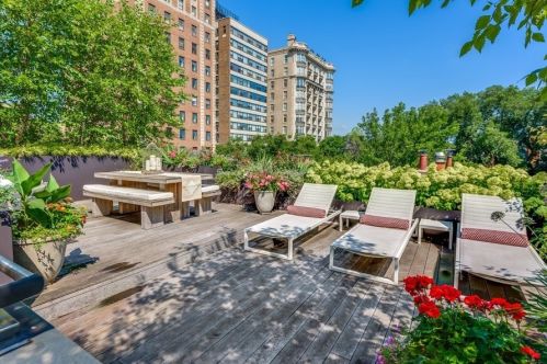 1521 State Pkwy, Chicago IL 60610-1613 exterior