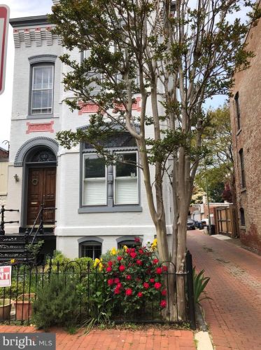 408 A St, Washington DC  20003-3807 exterior