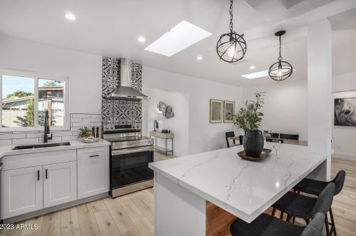 724 Cactus Wren Dr, Phoenix AZ  85021-8626 exterior