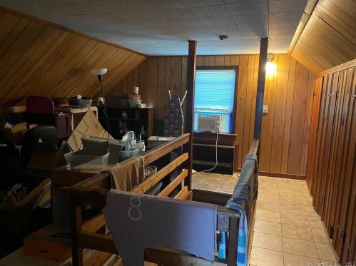 505 St, Milford CT 06461-2051 exterior