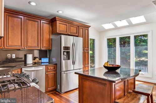 6121 Joust Ln, Alexandria VA 22315-4808 exterior