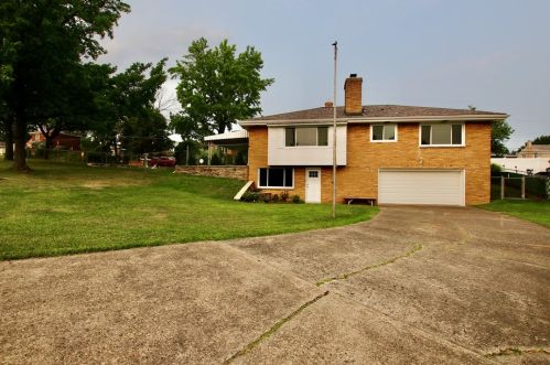 2351 Allender Ave, Pittsburgh PA 15220-3903 exterior