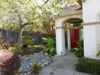 108 Arrowsmith Dr, Folsom, CA 95630-5298