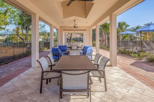 7594 Cordoba Cir, Naples FL 34109-7118 exterior