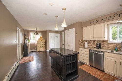 1 April Ave, Huntington Station NY 11746-7002 exterior