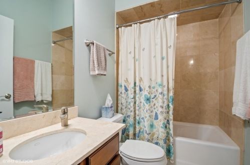 4733 Clark St, Chicago IL 60640-7555 exterior