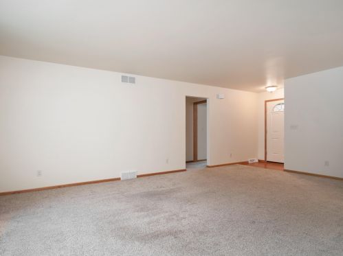 1953 Wild Oak Dr, Manitowoc WI 54220 exterior