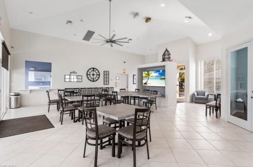 8260 Laurel Lk Blvd, Naples FL 34119-9797 exterior