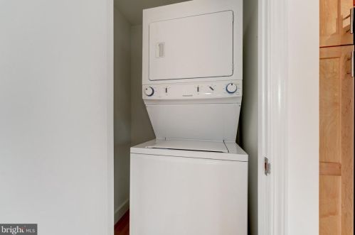 210 Oakwood St, Washington DC  20032-1754 exterior