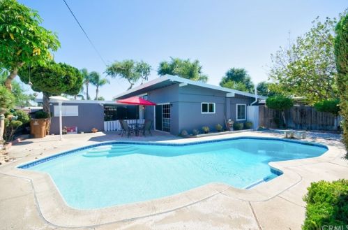 511 Rosslynn Ave, Fullerton CA  92832-2725 exterior