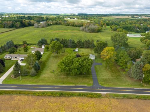 1044 Union Rd, Manitowoc WI 54220-9451 exterior