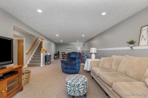 1631 Lisa Dr, Byron Township MI 49315-8122 exterior