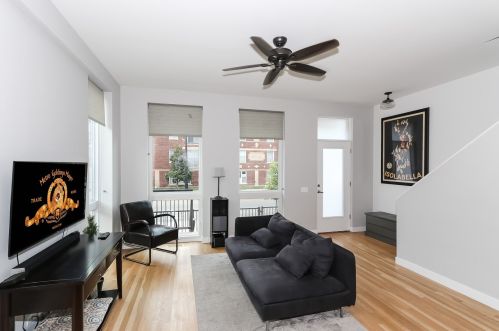 3732 Milwaukee Ave, Chicago, IL 60641-3035