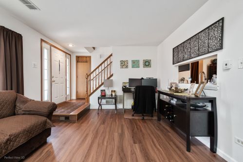 12521 Central Park Ave, Chicago, IL 60803-1086