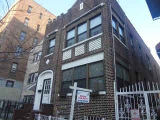 658 Barretto St, Bronx, NY 10474-6305
