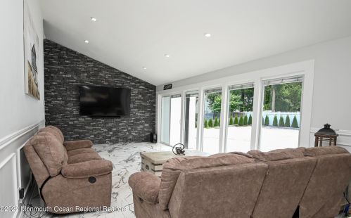 3 Arlene Dr, West Long Branch NJ 07764-1153 exterior