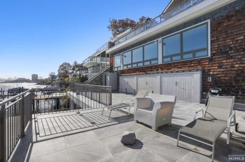 23 Shr Rd, Edgewater NJ 07020-1519 exterior