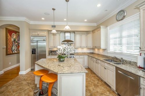 2 Shadow Tree Ln, Briarcliff NY 10510-2255 exterior