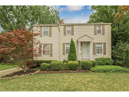 5036 Oakland Dr, Cleveland, OH 44124-2337