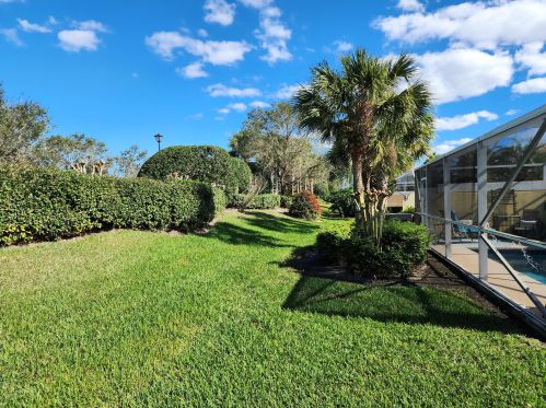 10701 Hartwick Dr, Fort Pierce FL 34987-1924 exterior