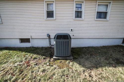 7 Curtis Ct, North Haven CT 06473-3921 exterior