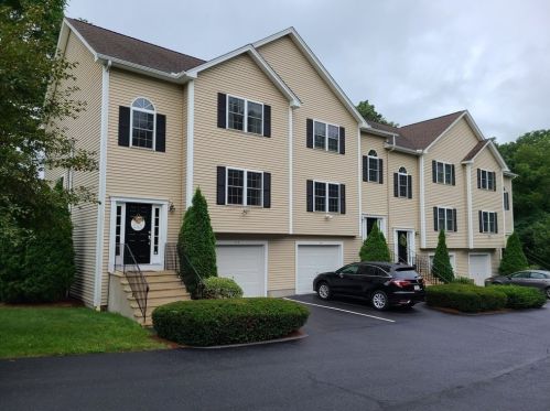 11 Church St, Sutton, MA 01590-1003