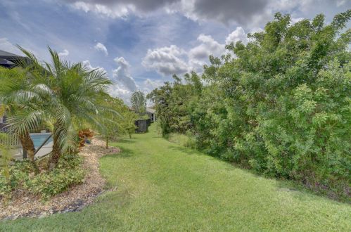 12138 Bennington Cir, Fort Pierce FL  34987-2781 exterior