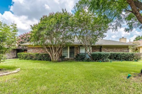 3051 Airhaven St, Dallas TX  75229-2450 exterior