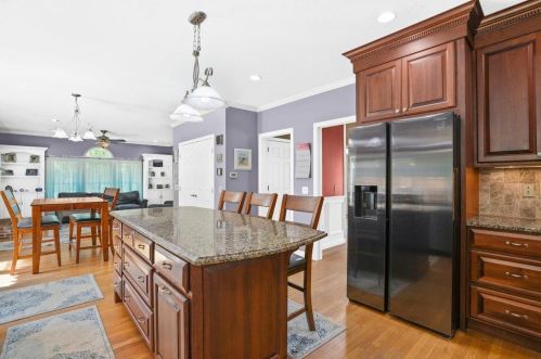 15 Longview Dr, Concord NH  03304-4809 exterior