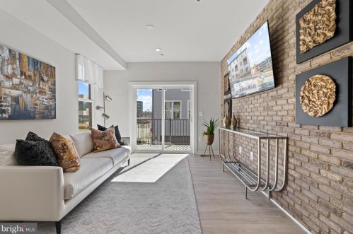 13621 Dulles Technology Dr, Herndon VA 20171-3415 exterior