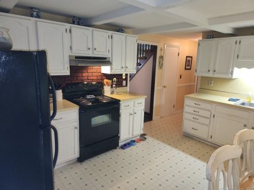 737 Burnham St, Hartford CT 06108-0010 exterior