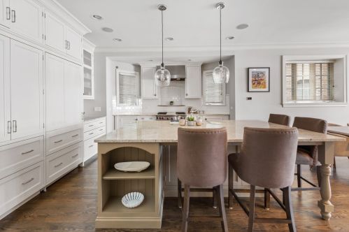 2111 Grace St, Chicago IL 60618-4901 exterior