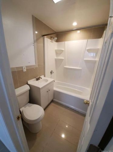 1336 Balcom Ave, Bronx NY  10461-5802 exterior