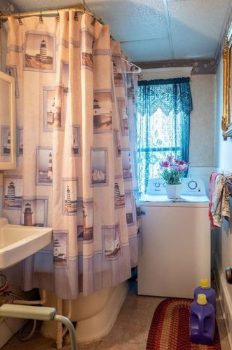 629 Front St, Woonsocket RI 02895-4351 exterior