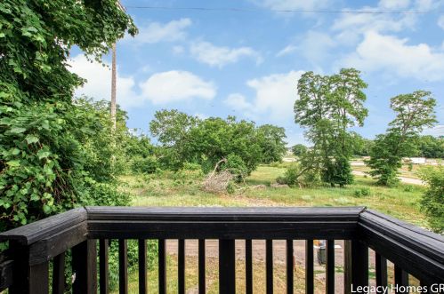 175 Walton Ave, Meskegon MI 49442-3253 exterior