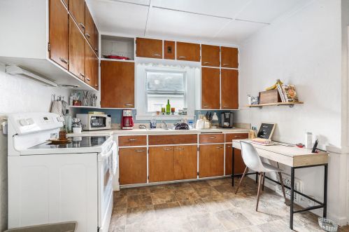 826 Fulton St, Grand Rapids MI 49506-1813 exterior