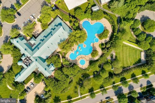 19372 Ml Dm Pl, Leesburg VA 20176-1637 exterior