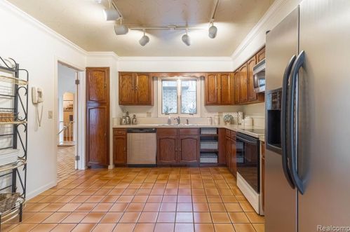 1249 Oakwood Ct, Rochester MI 48307-2539 exterior